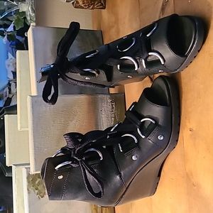 New without tags never worn Sorell d-ring after hours sandal booty